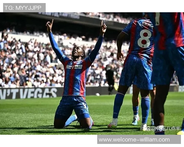 克里斯托弗诺兰现身酋长球场身披阿森纳围巾引发球迷热议