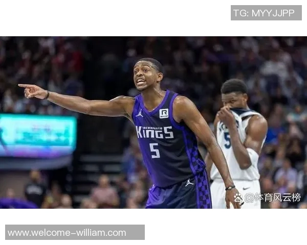 爱德华兹表现稳定半场10投5中贡献12分2篮板罚球命中率待提高