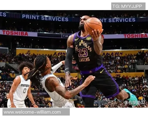 詹姆斯开局火热展现侵略性为拉拉维亚球队奠定胜利基调 詹姆斯开局火热展现侵略性为拉拉维亚球队奠定胜利基调