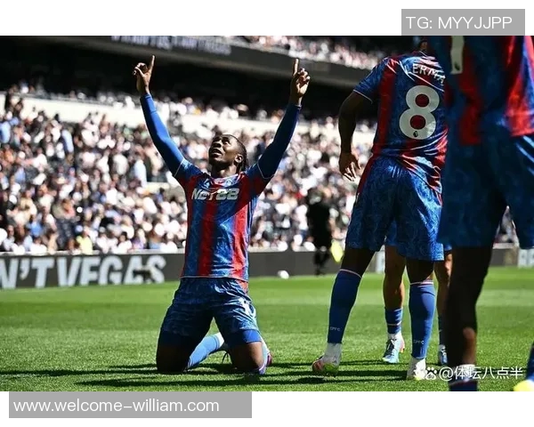 克里斯托弗诺兰现身酋长球场身披阿森纳围巾引发球迷热议 克里斯托弗诺兰现身酋长球场身披阿森纳围巾引发球迷热议